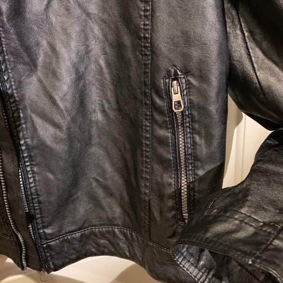 Boys cool jacket 😎 - Picture 6 of 8